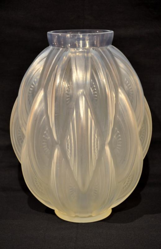 SABINO VASE 24 PIROGUES OPALESCENT GLASS ART DECO 1930, More Informations...