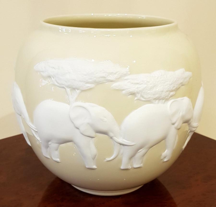 A. Raynaud Vase Elephants Porcelain De Limoges, More Informations...