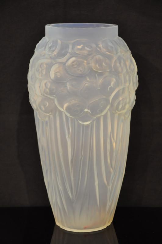  ETLING EDMOND OPALESCENT GLASS VASE  MONNAIE DU PAPE Art Deco 1930, More Informations...