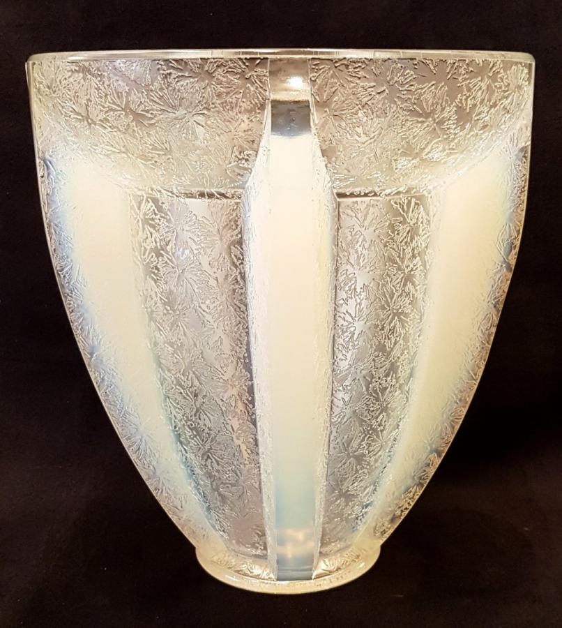 AndrÃ© Hunebelle Opalescent Glass Vase Model Corolle Art Deco 1929 , More Informations...