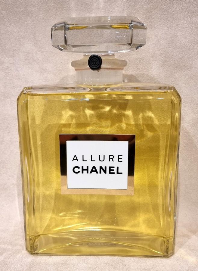 Chanel Allure Giant Bottle , More Informations...