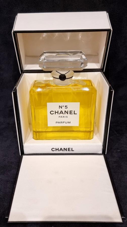 Sold at Auction: Chanel Paris NEW Designer Cosmetic Perfume 5pc LOT