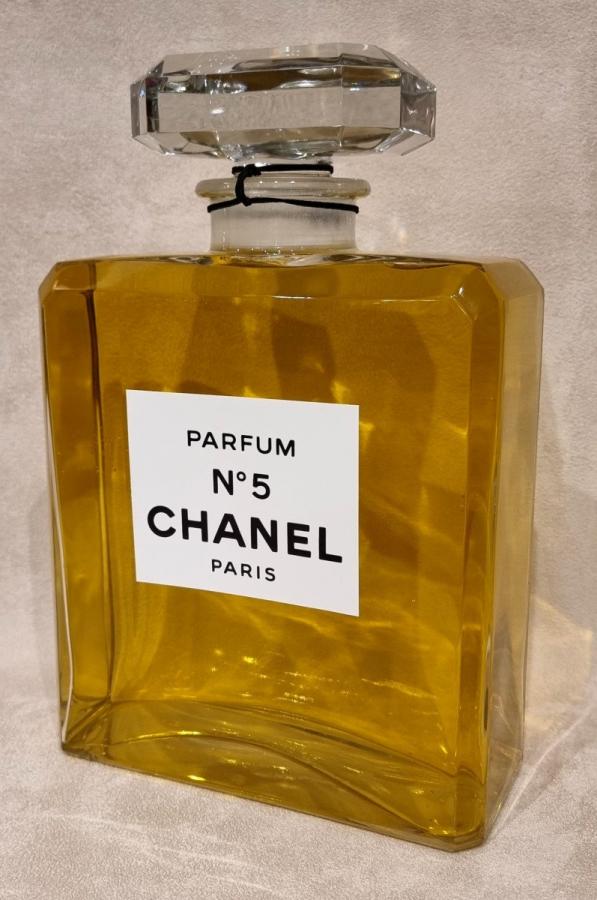 Chanel takes giant bottles of No 5 on a tour of London