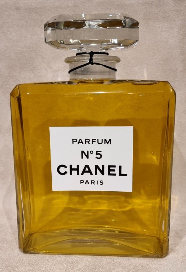 Chanel N°5 Giant Bottle , More Informations...