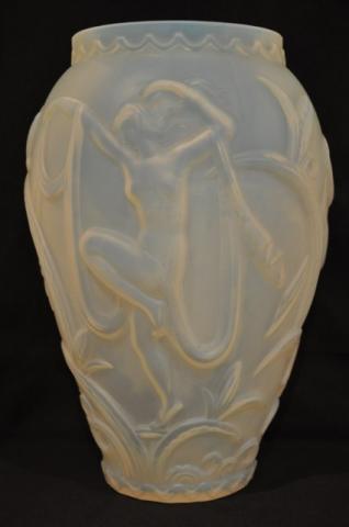 ETLING OPALESCENT GLASS VASE ART DECO 1930, More Informations...