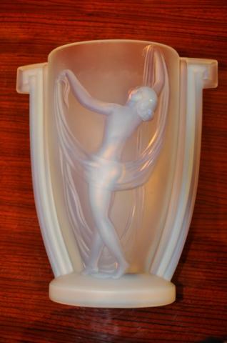 ETLING OPALESCENT GLASS VASE DANCER ART DECO 1930, More Informations...