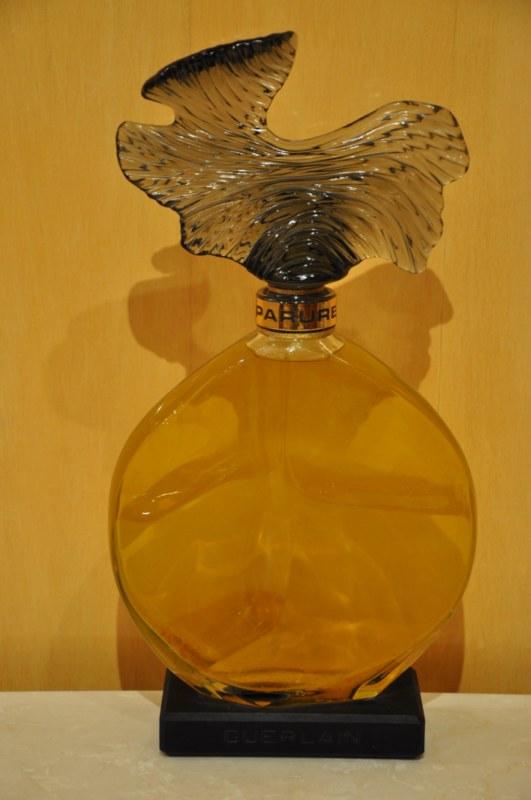 GUERLAIN PARURE PERFUME BOTTLE GIANT 1975, More Informations...