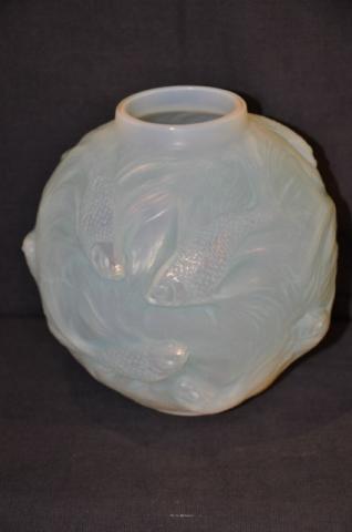 LALIQUE AN OPALESCENT GLASS VASE  FORMOSE, More Informations...