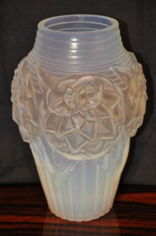 MULLER FRERES LUNEVILLE OPALESCENT GLASS VASE ART DECO , More Informations...