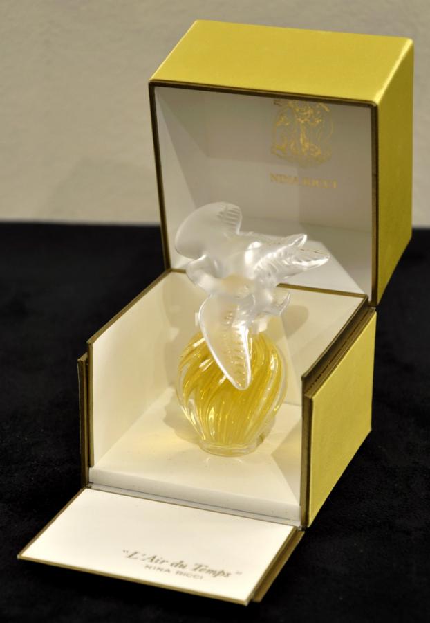 Nina Ricci Lalique l'Air Du Temps Perfume Bottle Circa 1970
