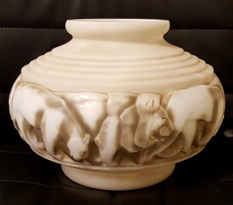 Pierre d'Avesn Vase Lions Lionesses Art Deco 1930, More Informations...