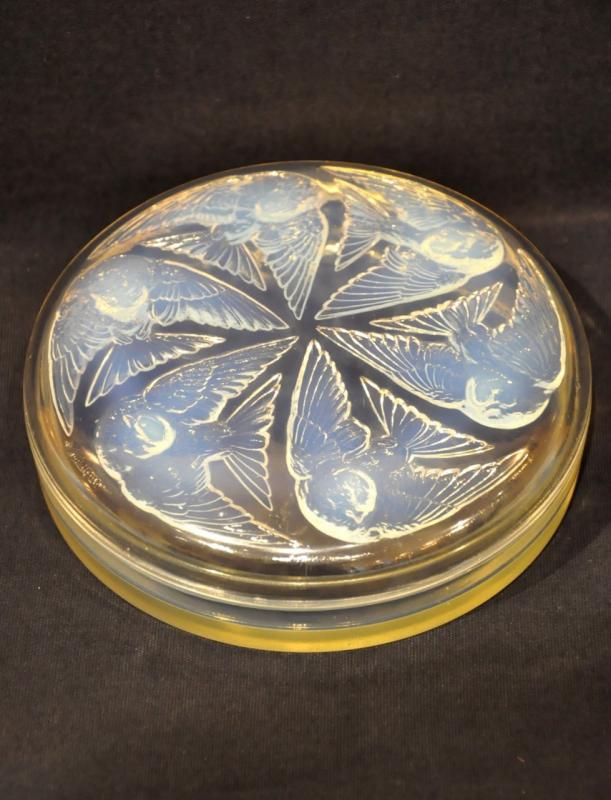 RenÃ© LALIQUE opalescent glass box MESANGES Art Deco 1921, More Informations...