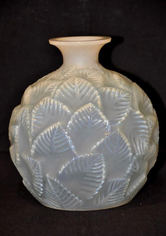 RenÃ© LALIQUE OPALESCENT GLASS VASE ORMEAUX Art Deco 1926, More Informations...