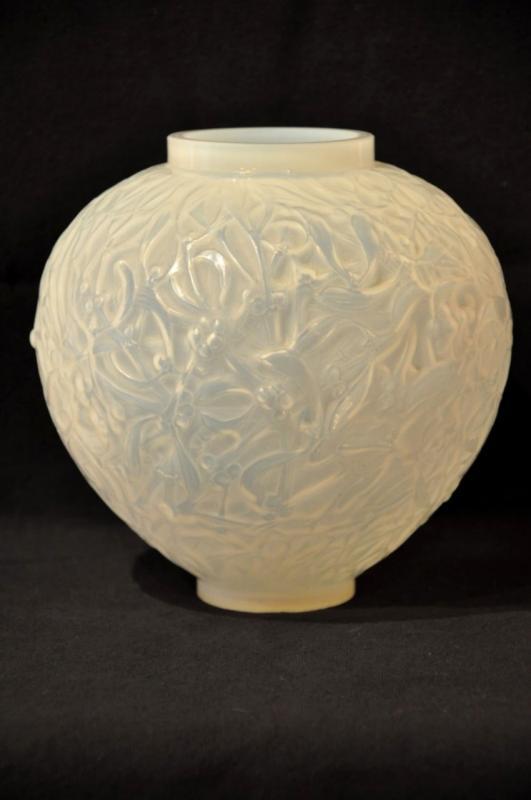 RenÃ© LALIQUE OPLALESCENT GLASS VASE GUI 1920, More Informations...