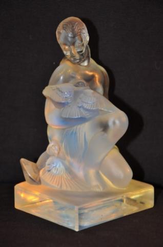SABINO an opalescent glass figure  , More Informations...