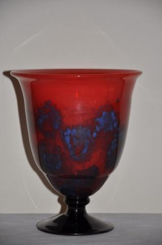 SCHNEIDER  A red and blue glass bowl, More Informations...