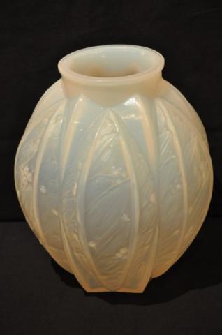 VERLYS  AN OPALESCENT GLASS VASE  GUI , More Informations...