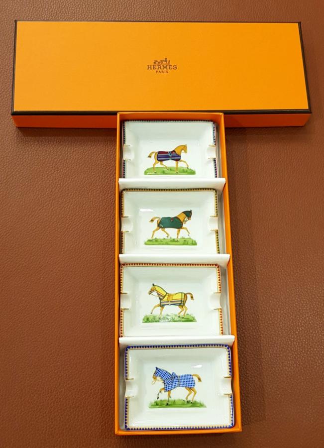 HermÃ¨s Paris SET HORSES 4 Porcelain Guest Ashtrays, More Informations...