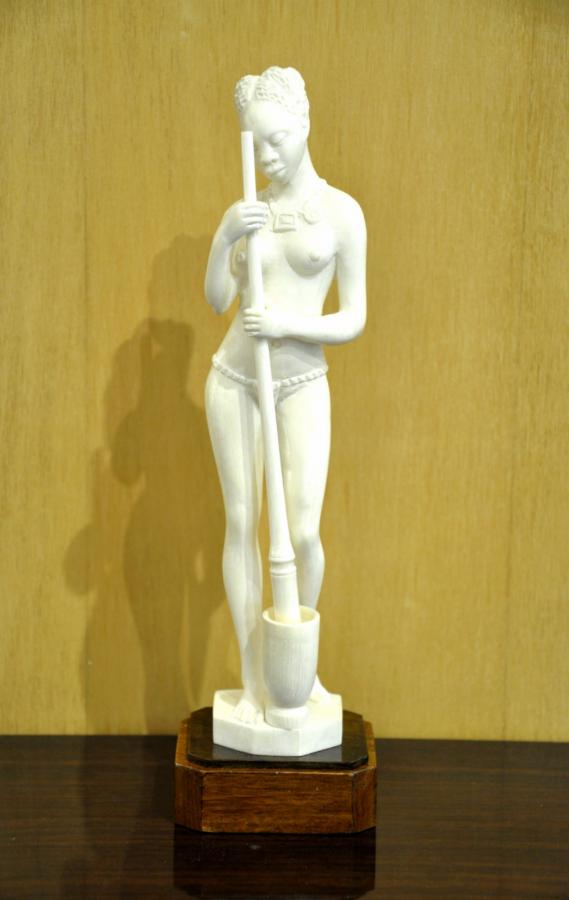 Ivory Statuette Art Deco Period 1930 , More Informations...
