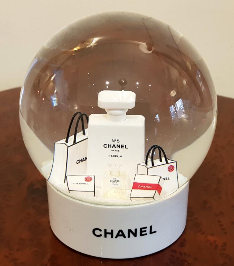 Chanel Boule De Neige NÂ°5 Dans Son Coffret , Plus d'infos...