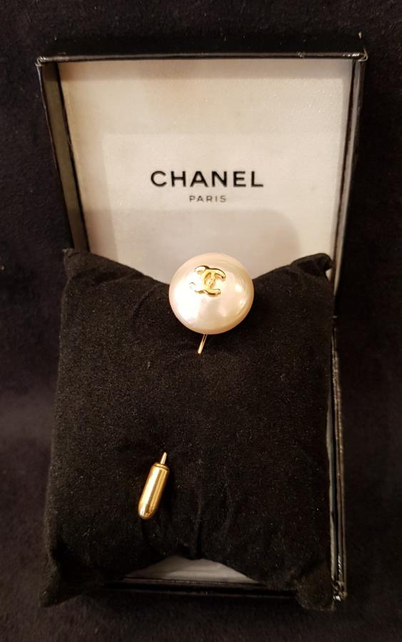 CHANEL PARIS BROCHE EPINGLE , Plus d'infos...