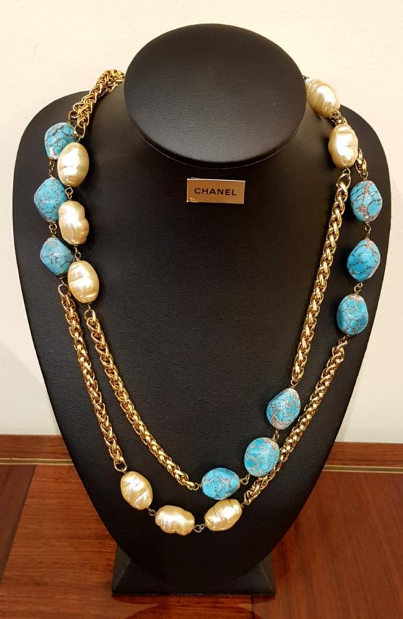 CHANEL SAUTOIR MÃ©TAL DORÃ© ET PERLE TURQUOISE, Plus d'infos...