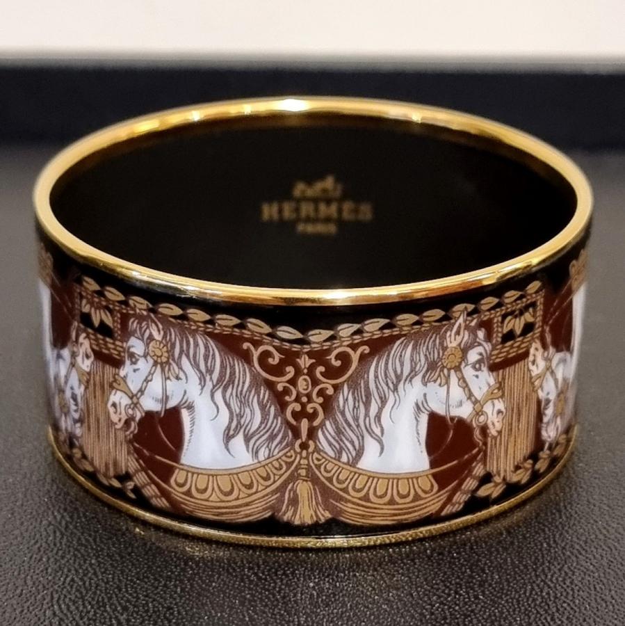 Hermès Bracelet Têtes de Chevaux Plaqué Or Et émail , Plus d'infos...