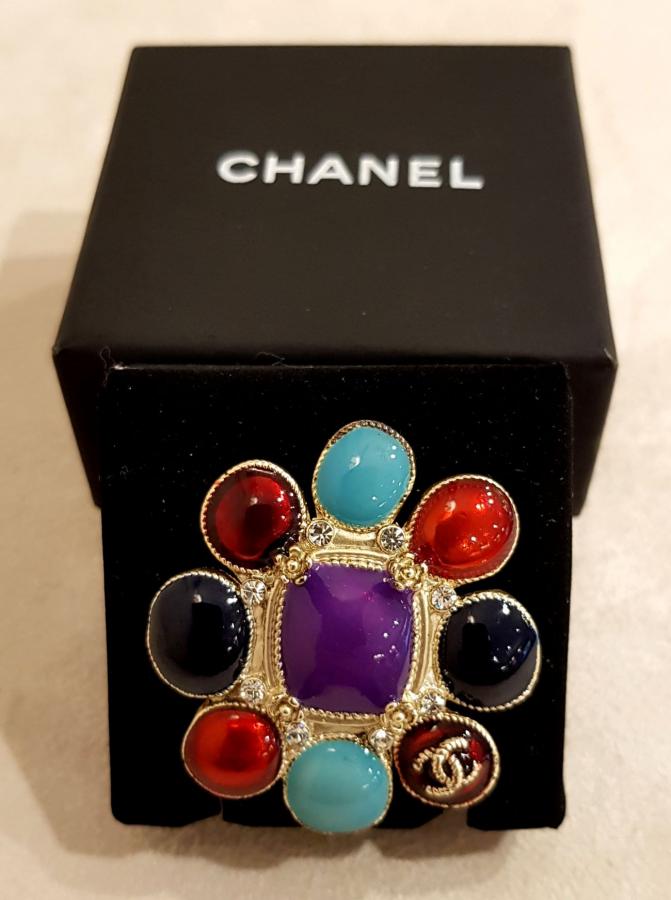 CHANEL BROOCH , More Informations...