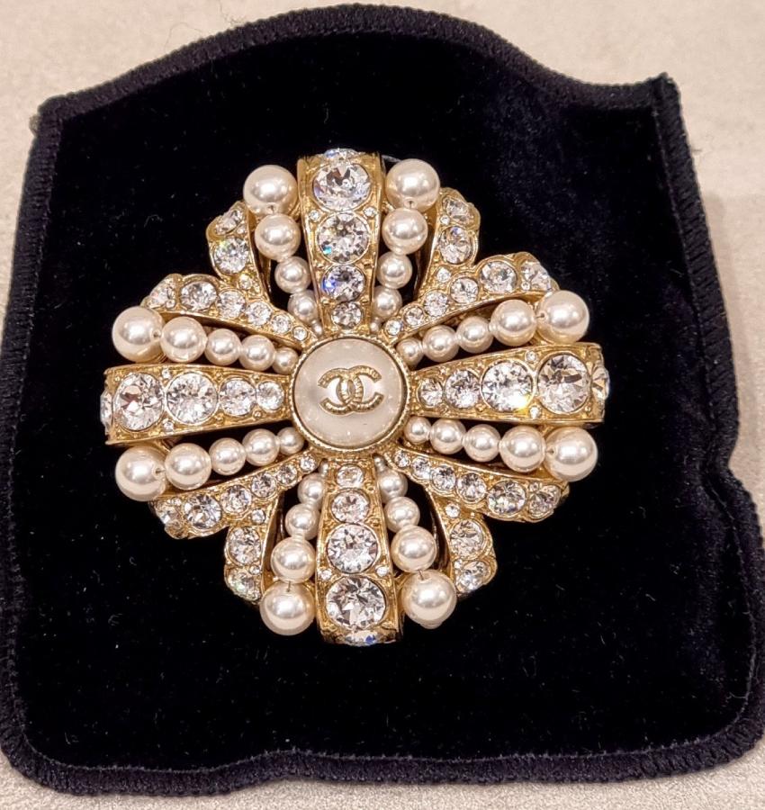 Chanel Paris Brooch , More Informations...