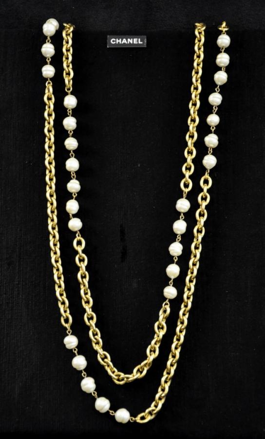 Chanel Paris Gold metal necklace & double-stranded baroque beads, More Informations...