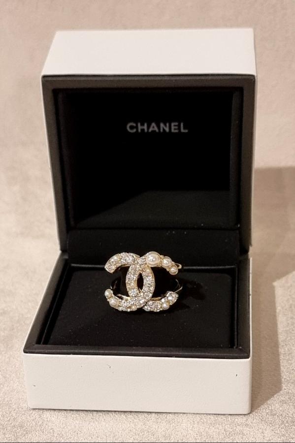 Chanel Ring Gold Plated Crystal And Pearly Glass Beads , More Informations...