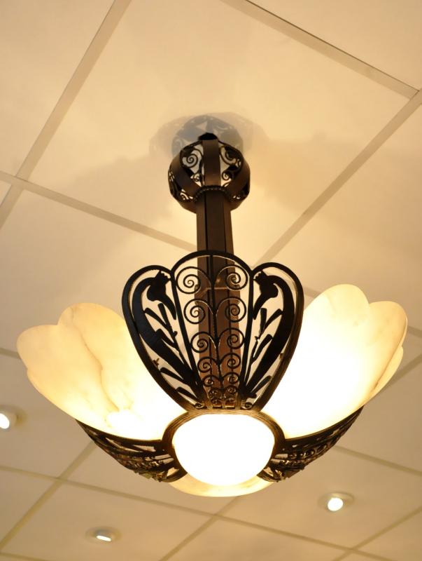 CHARLES PIGUET CHANDELIER ART DECO 1920-1925 WROUGHT IRON & ALABASTER, More Informations...