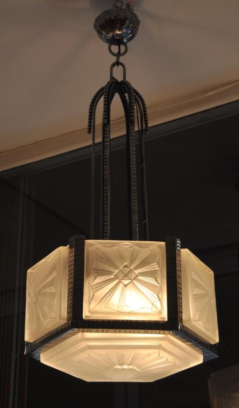 HETTIER VINCENT CHANDELIER IN WROUGHT IRON ART DECO 1930, More Informations...