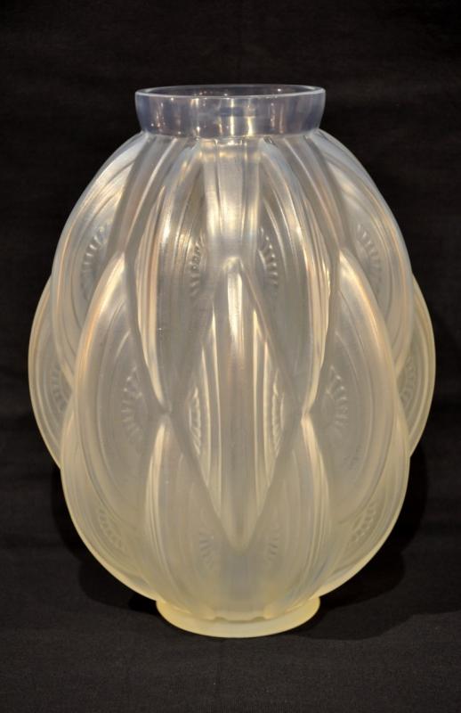 SABINO VASE 24 PIROGUES VERRE OPALESCENT ART DECO 1930, Plus d'infos...